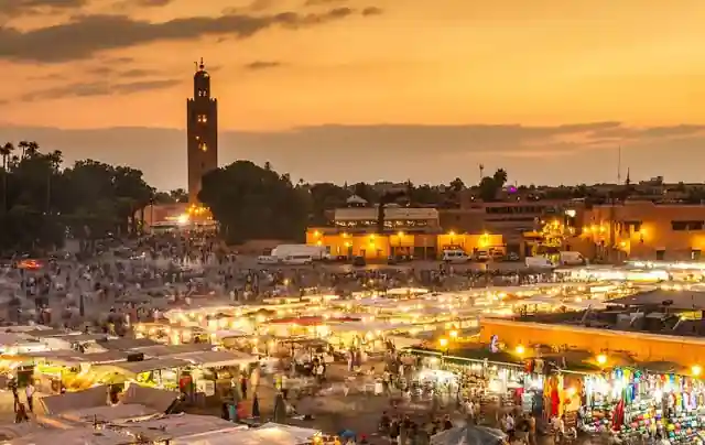 Marrakech student trips: Jemaa el-Fna square and the Koutoubia Mosque at sunset in Marrakech